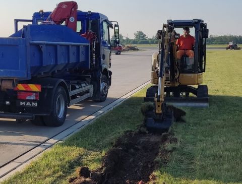 Výkop před položením kabelů